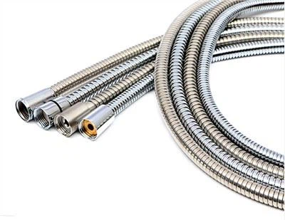 Sú antiskrútené sprchové hadice vhodné do malých kúpeľní?